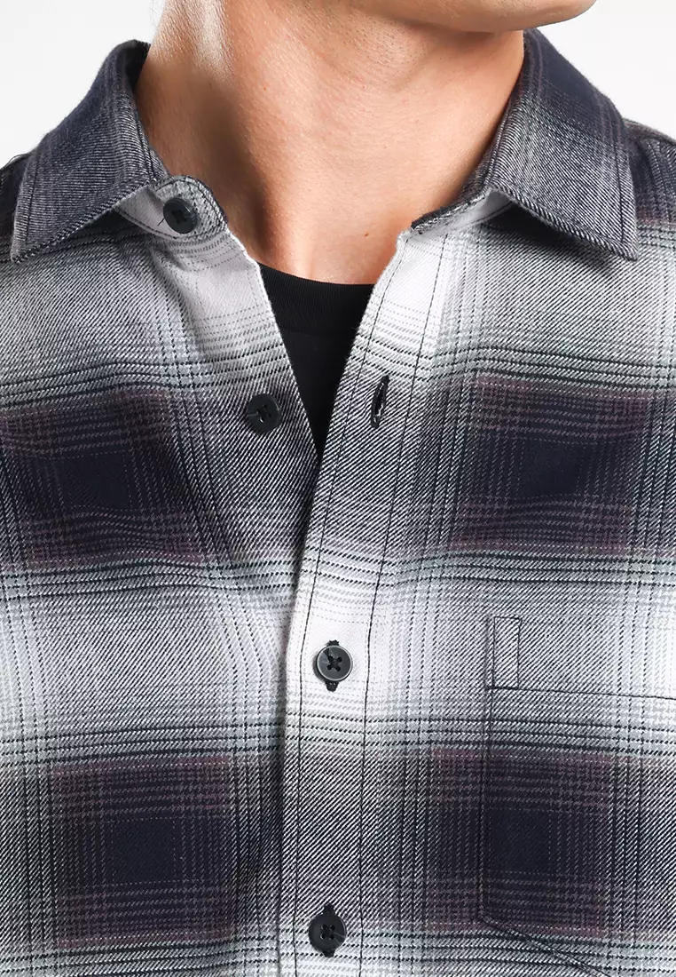 MANZONE - Kemeja Lengan Panjang Pria Cassius 01 Comfort Fit - Dark Grey Warna Grey_Dark