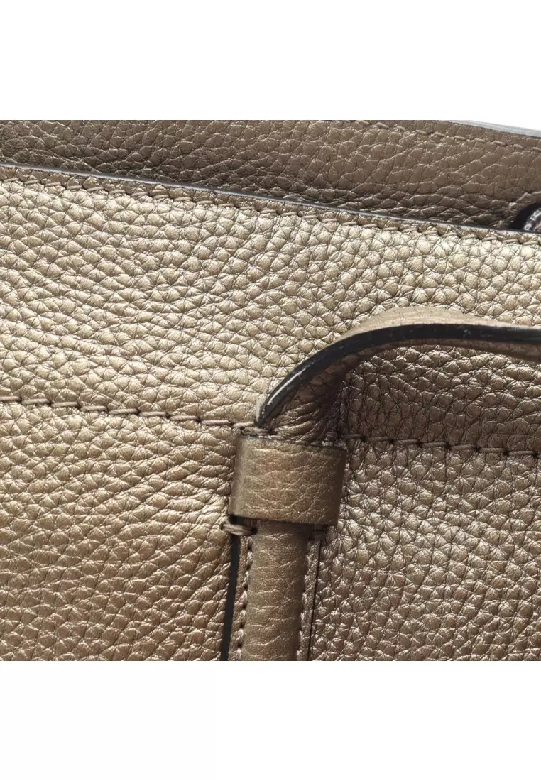 Pre-Loved Salvatore Ferragamo Amy Gancini Shoulder bag tote bag leather gold