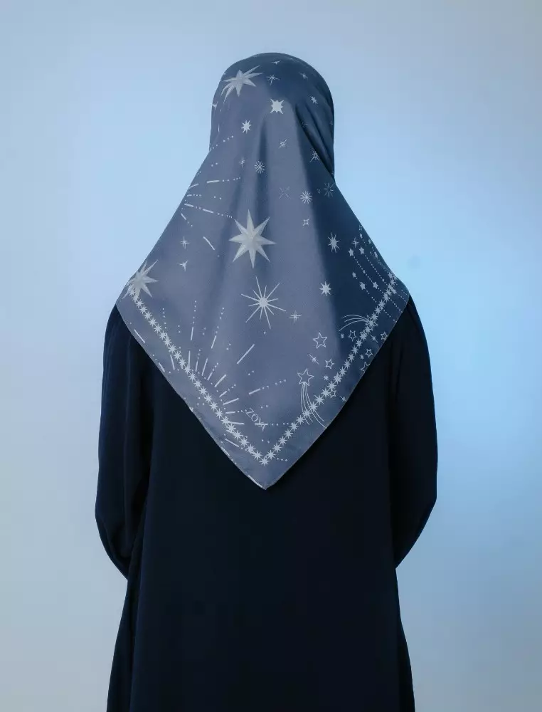 AMBERLY Scarf Grey - Kerudung Hijab Segiempat Motif With Pouch Ziplock - Bahan Poly Fine - Ukuran 110x110