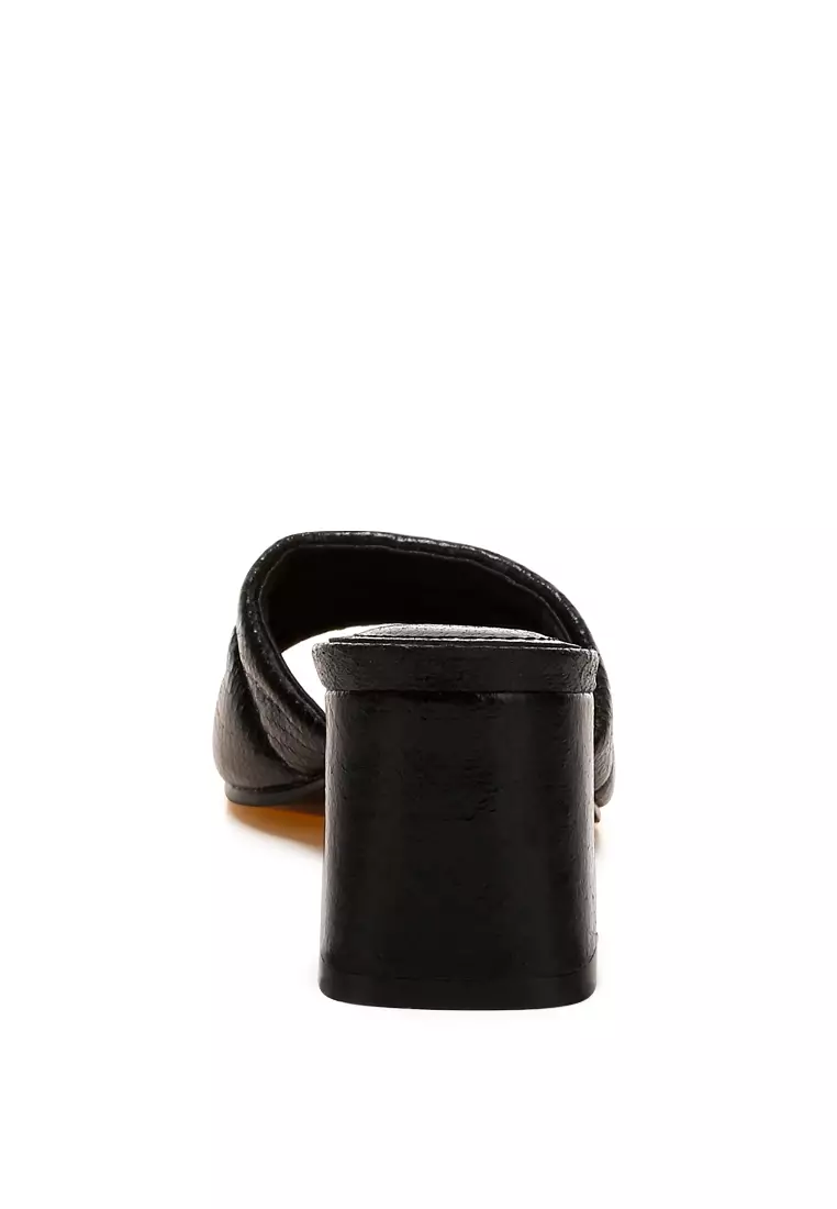 Sandal Motif Ular Detail Horsebit Hitam