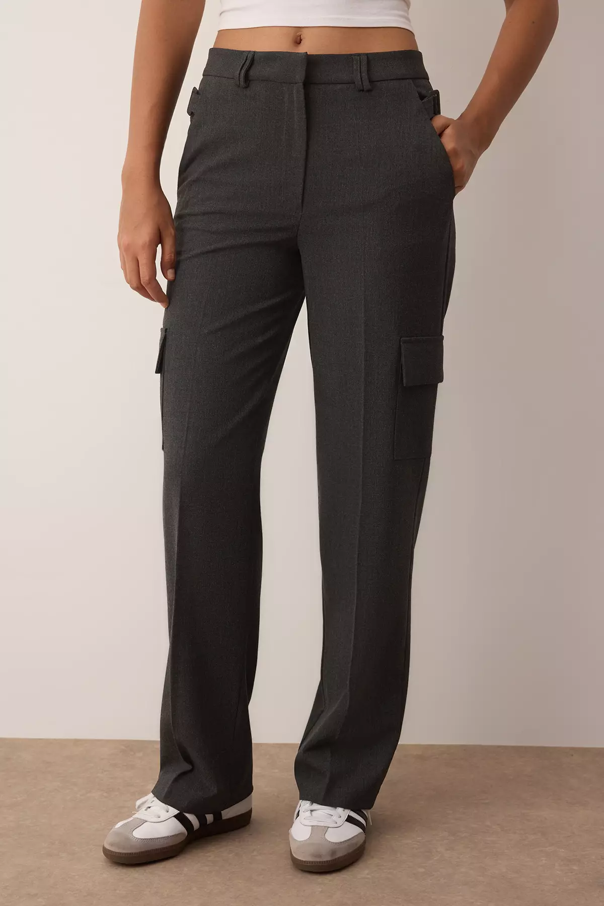 Gray Carrot Pattern Cargo Pocket Fabric Pants Twoaw26Pl00037