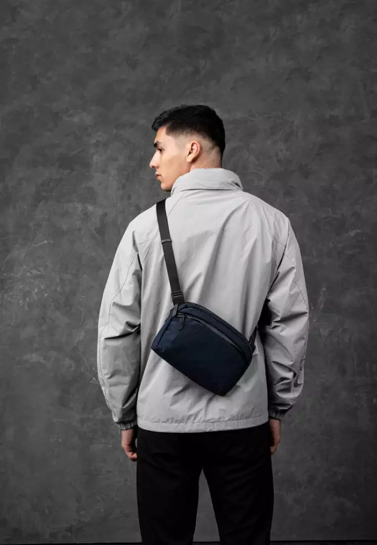 Alpaka Flight Sling Tas Selempang Pria 2L Fit iPad Mini Blue Moonlight