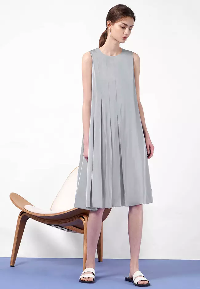 Sleeveless Pleat Detail Dress