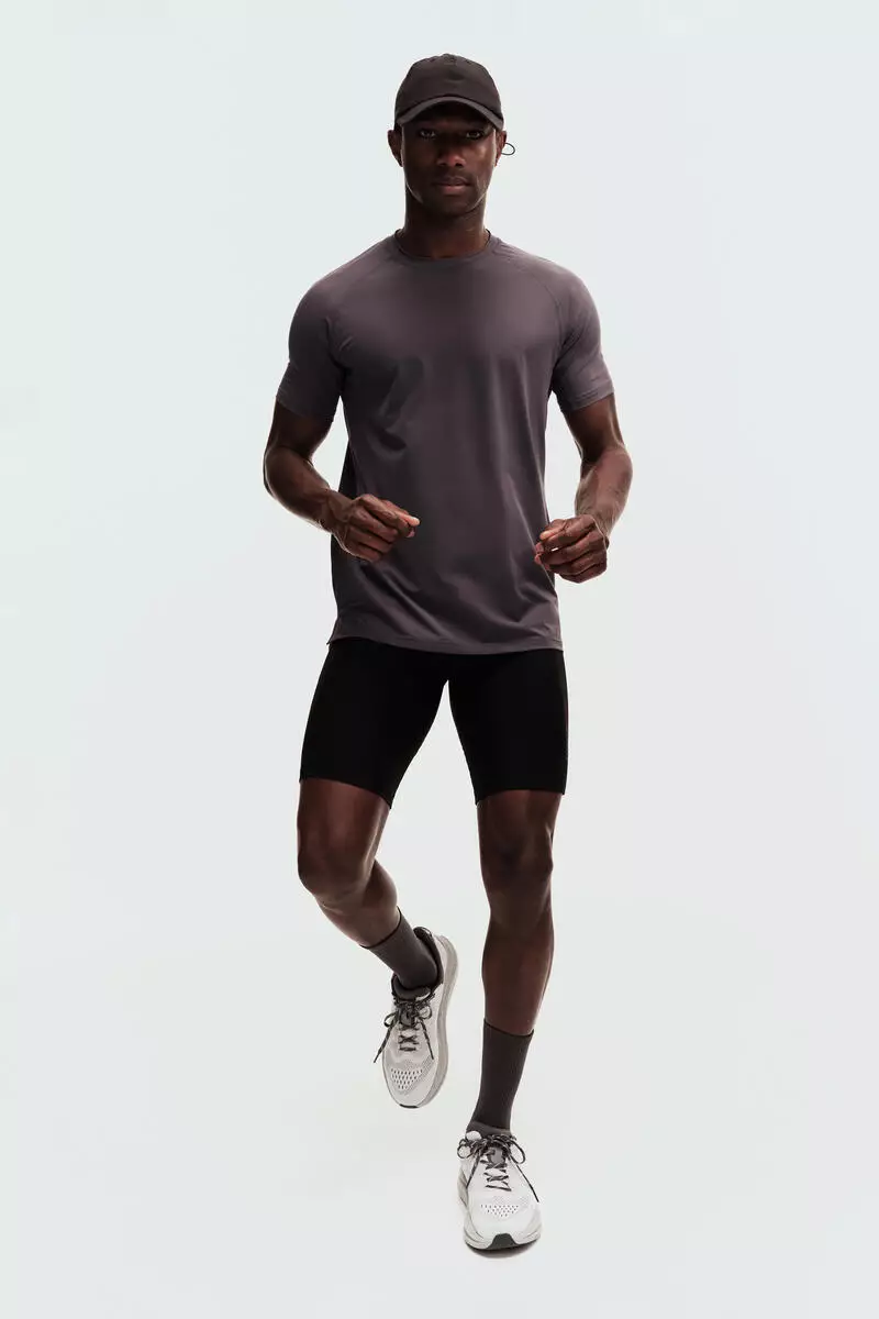 Muscle Fit Sports T-shirt with CoolMove™