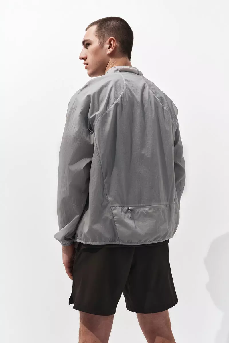 Sports shorts with DryMove™
