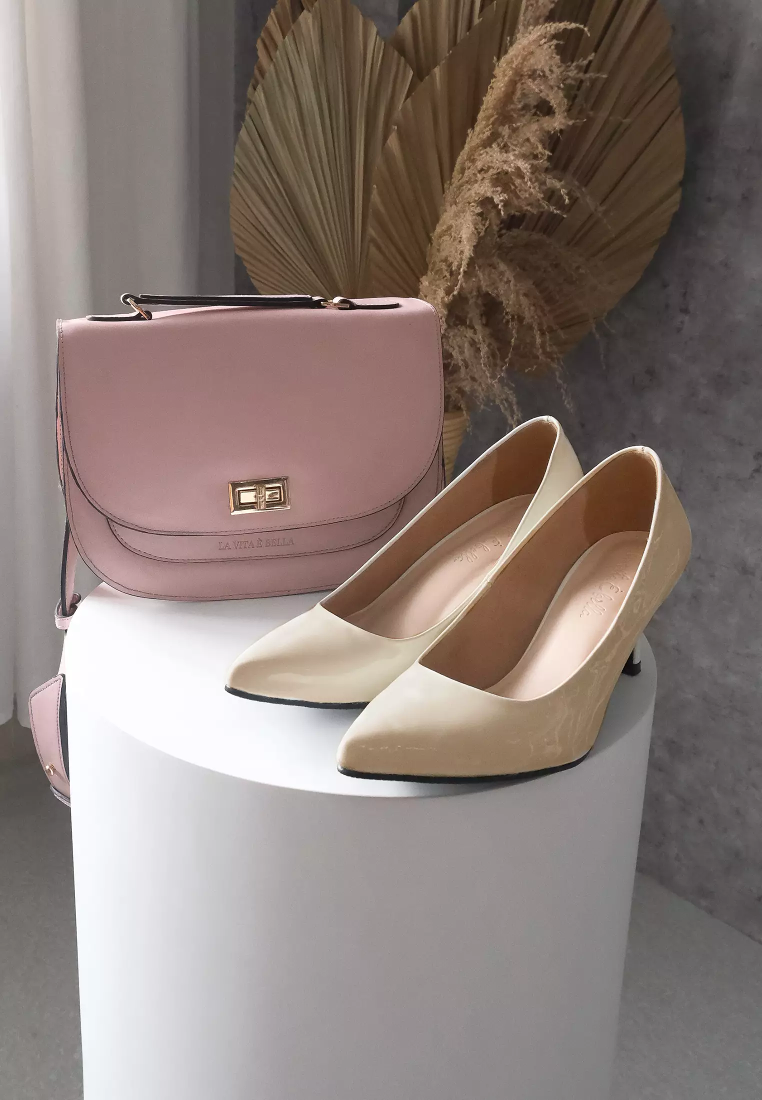 Lumiere Pointed Toe Pumps Sepatu Kitten Heels Wanita