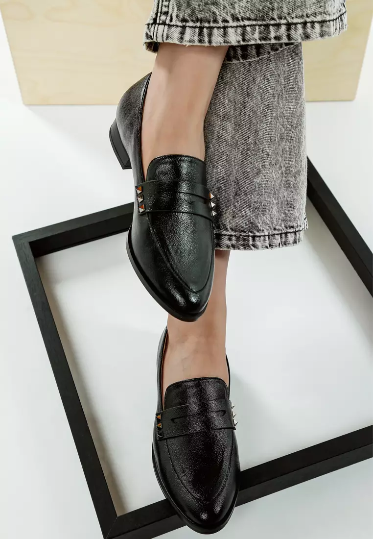 Sepatu Loafer Metalik Penny Strap dalam Warna Hitam