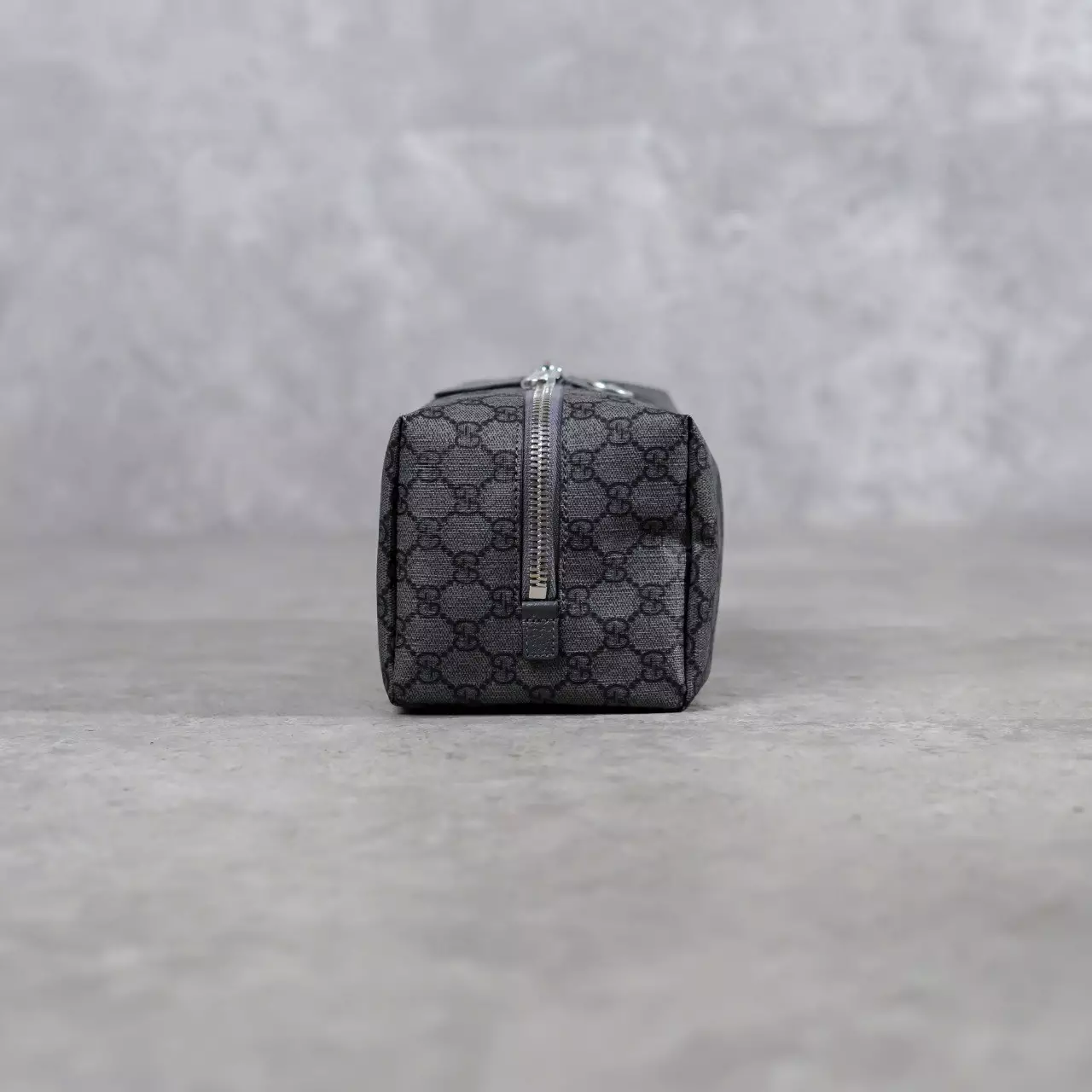Tas GUCCI MONOGRAM GREY POUCH 100% ORIGINAL
