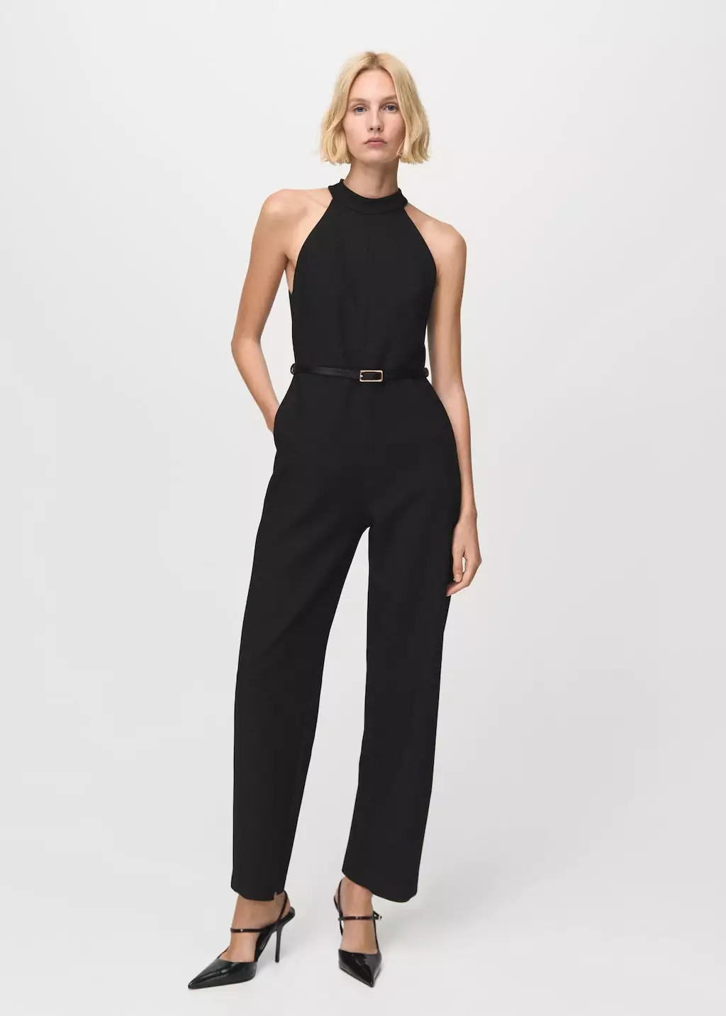 Halter neck jumpsuit dengan belt