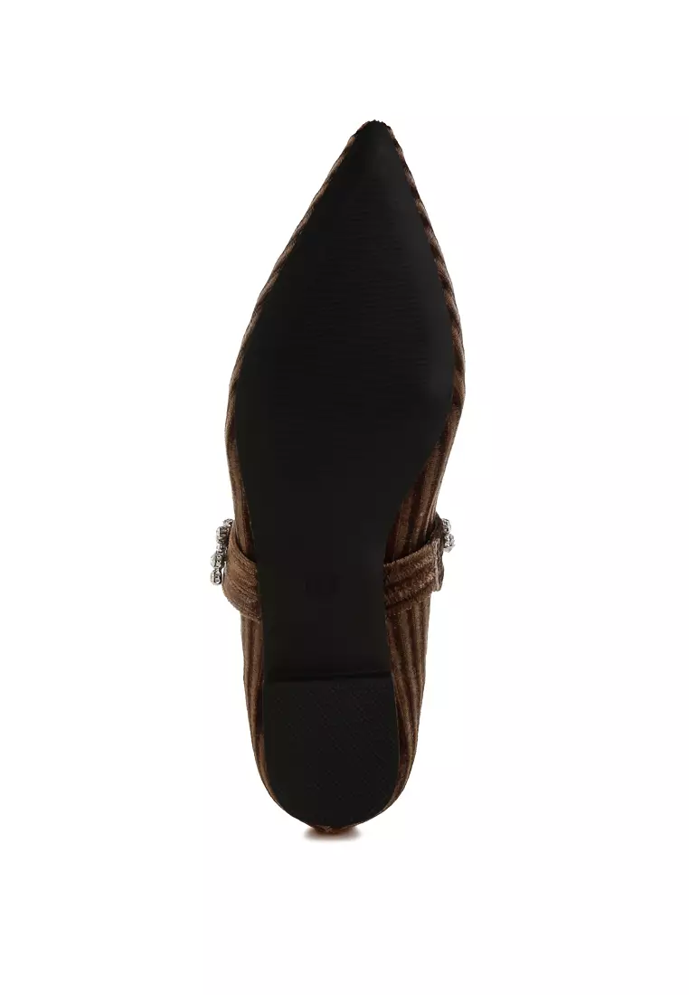 Bros Berlian Imitasi Balerina Beludru Warna Coklat