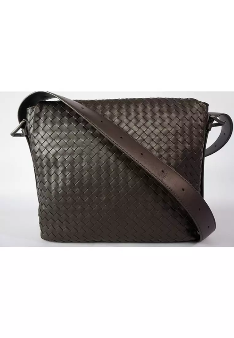 Bottega Veneta Intrecciato Calf Messenger Bag for Men in Light Moro