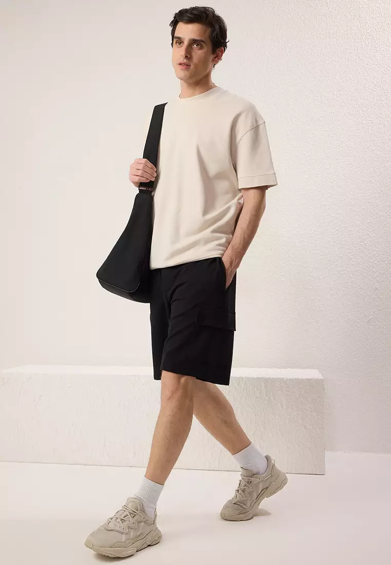 Black Oversize/Wide Cut Hidden Cord Elastic Waist Cargo Pocket Labeled Shorts TMNSS24SR00018