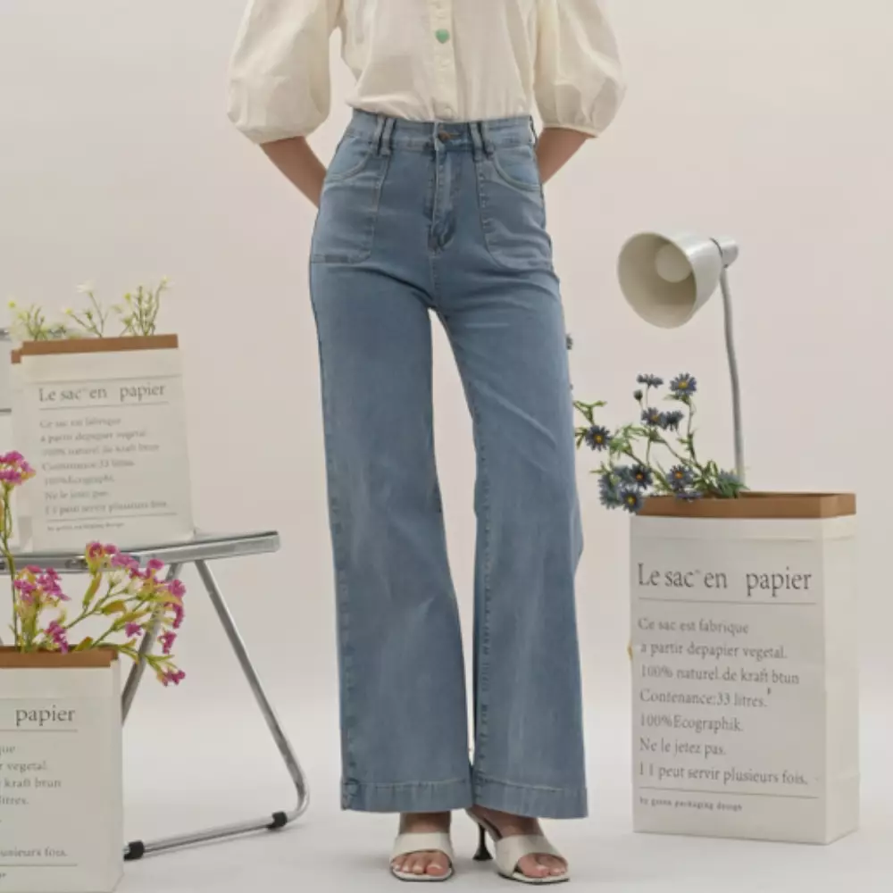 Madeline Flare Jeans Highwaist in Light Blue