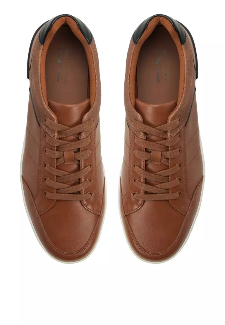 Adams Sneakers
