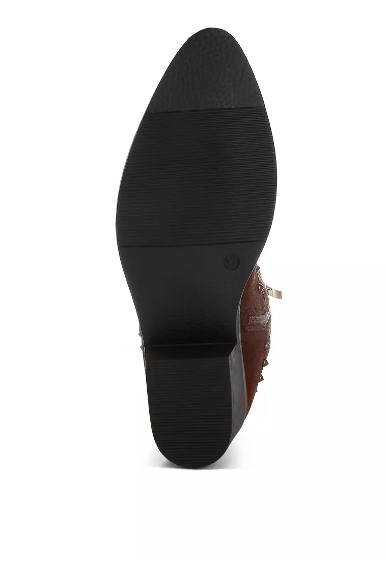 棕色鉚釘裝飾牛仔靴