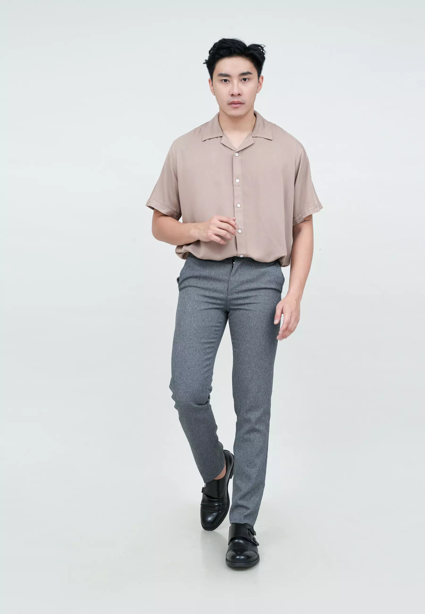 Houseofcuff Kemeja Bowling Lengan Pendek Rayon Shirt Krem