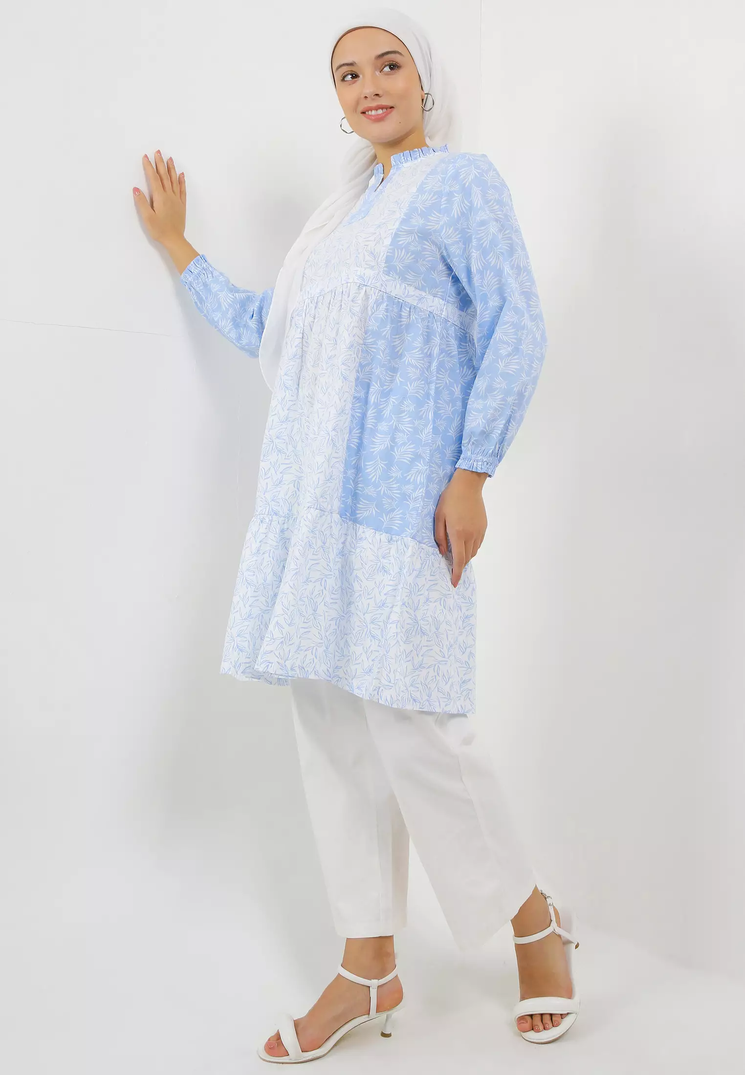 MFMW Amon Tunik Putih Motif Daun Biru