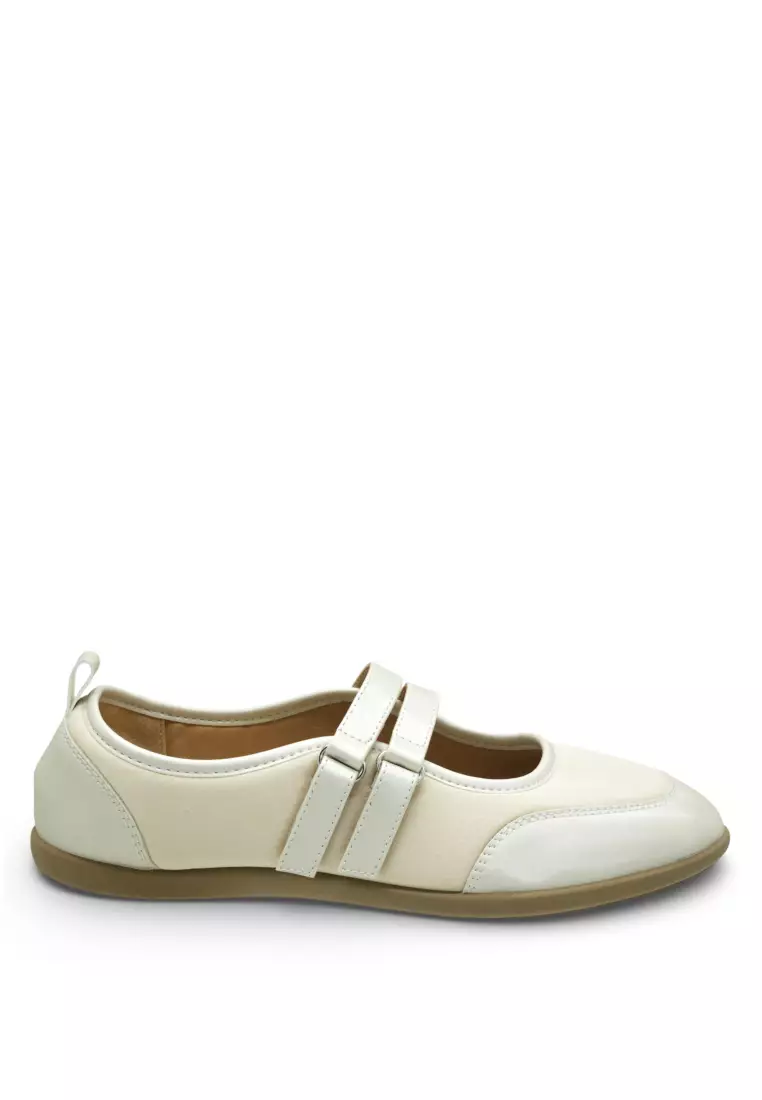 Women Slip On Lifestyle Sneakers - 260160401