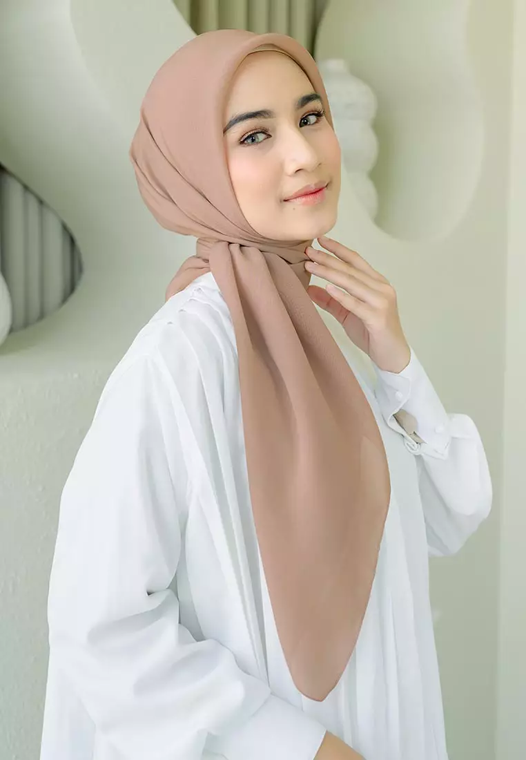 Polly Cotton (Hijab Segiempat Bella Square) Chocolate