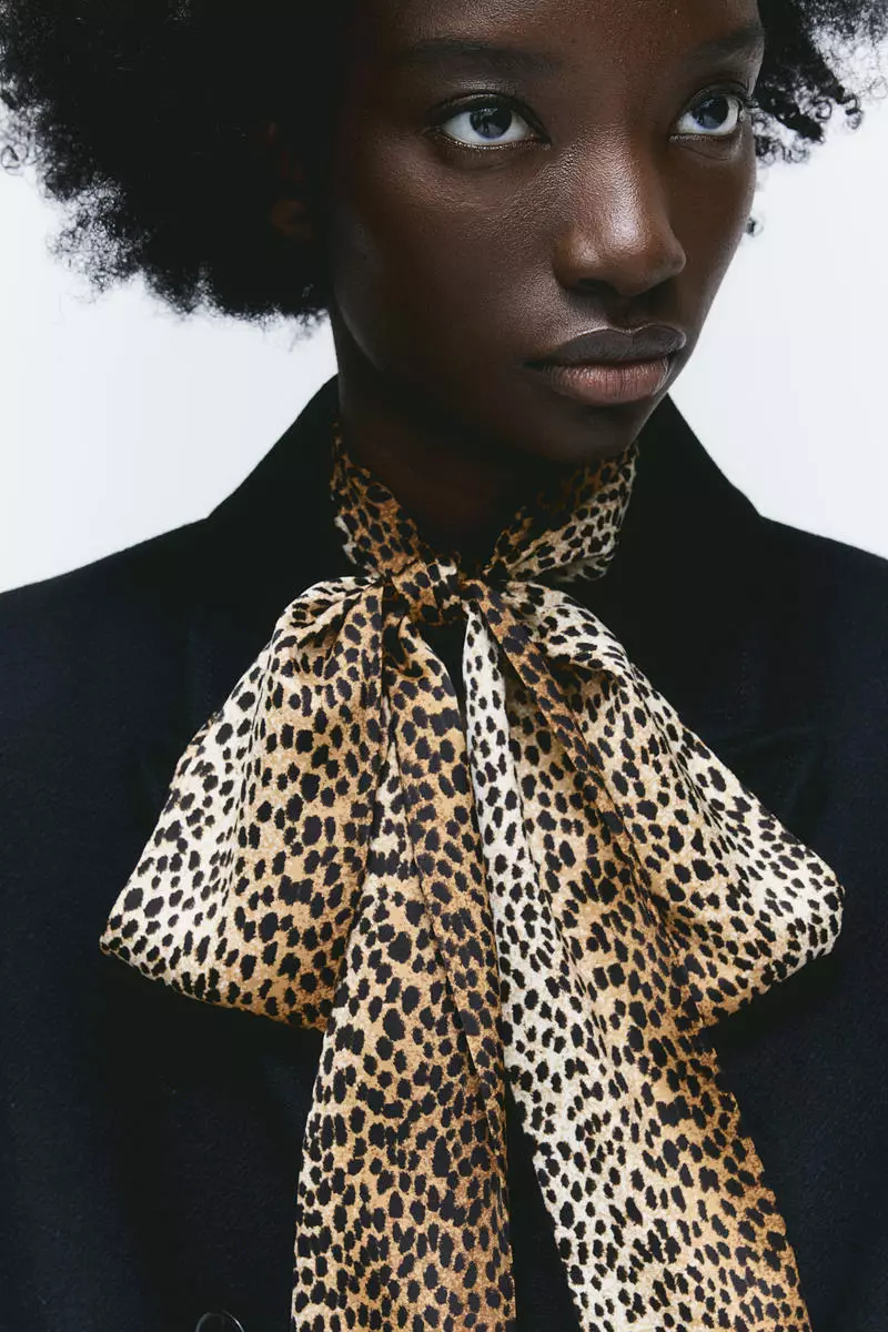 H&m scarf hot sale print dress