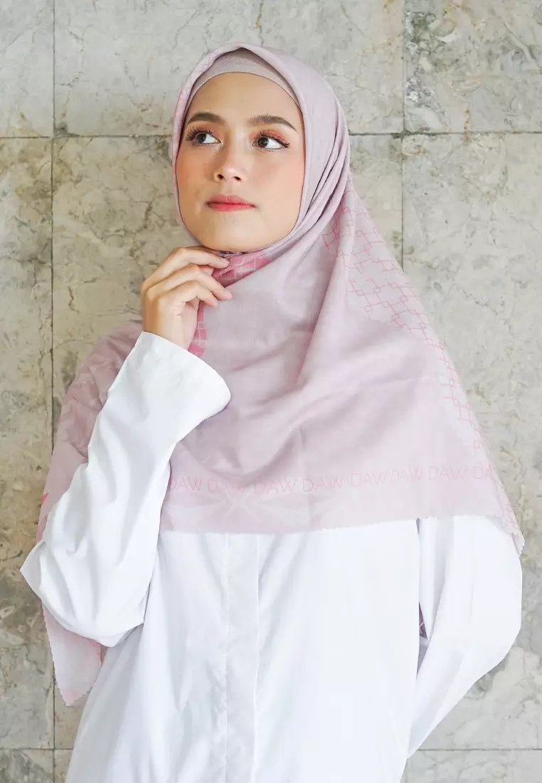 WK014 ES30A kerudung segi empat voal Iris Series nude pink