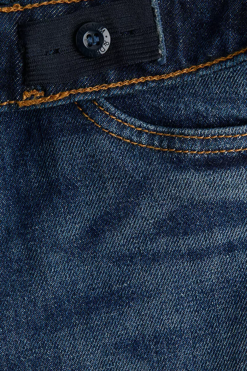 Relaxed Tapered Fit Jeans