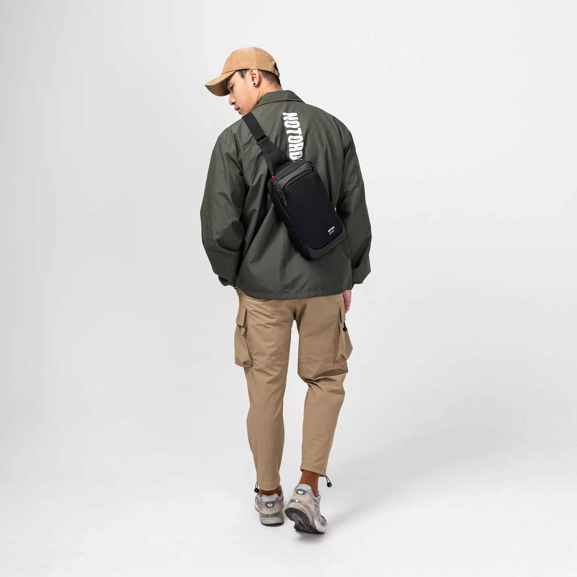 Wanderer Sling 2.0 Sling Bag 7 Inch Tas Selempang Travel Kerja Kuliah Durable Tahan Air 5 L - Hitam