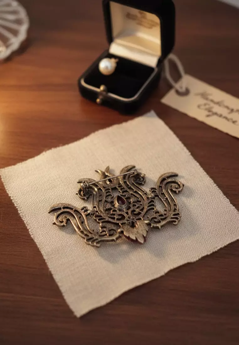 Aksesoris Bros Wanita Amyra Diamente Brooch Ruby Red & Gold