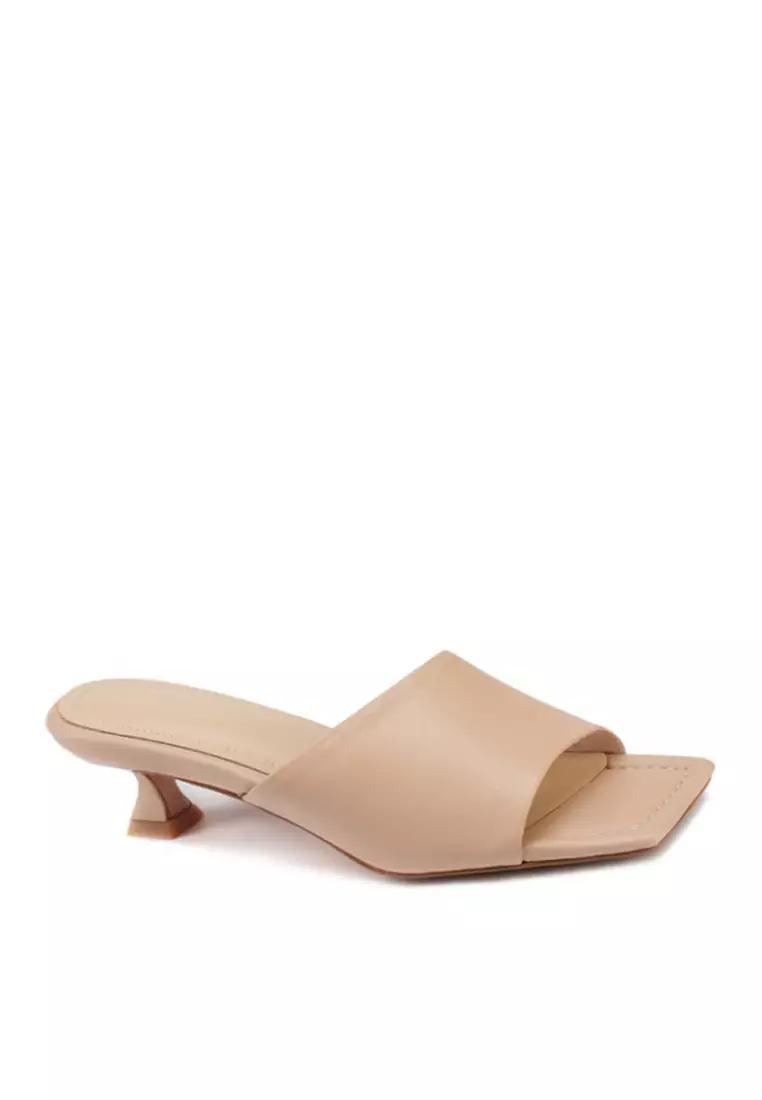Discount on Twenty Eight Shoes  shoes - SKU: VANSA Top Layer Cowhide Low Heel Sandals VSW-C-719