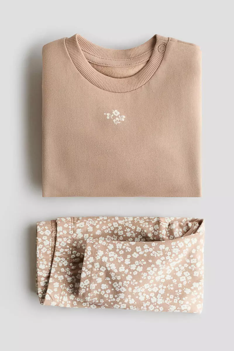 2-piece sweatshirt and leggings set