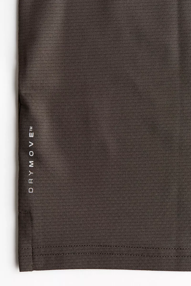 Muscle Fit Sports top with DryMove™