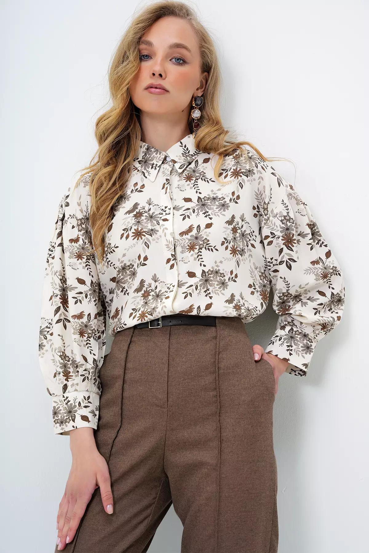 Women's Coffee Beige Balloon Sleeve Patterned Printed Viscose Woven Shirt Alc-X9654