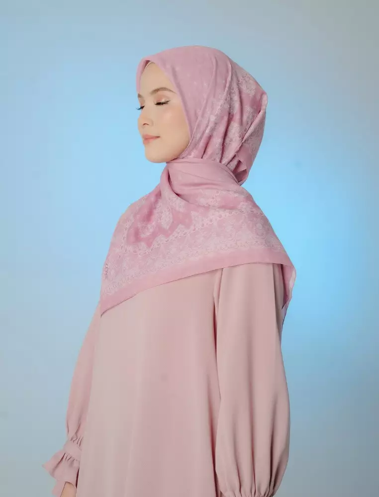 ZOLA Scarf Pink - Kerudung Hijab Segiempat Motif With Pouch Ziplock - Bahan Poly Fine - Ukuran 110x110
