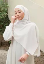 BROKEN WHITE