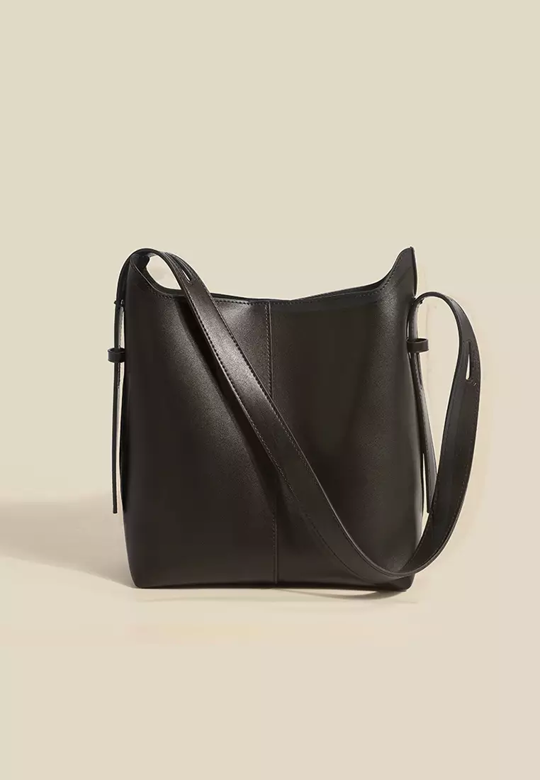 Minimalist black bag 2025