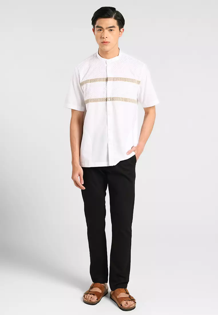 MANZONE X Adipati Dolken - Kemeja Koko Lengan Pendek Pria Taufan Comfort Fit - White Warna White