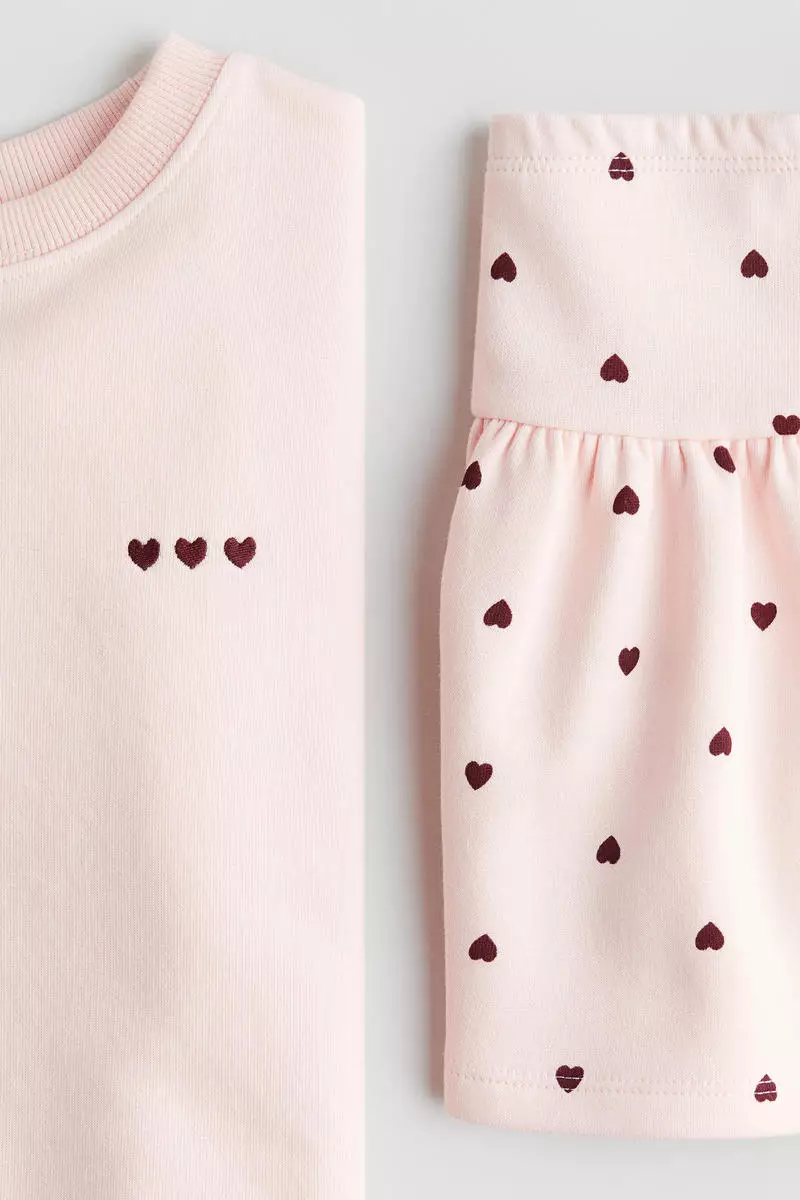 2-piece sweatshirt and skirt set