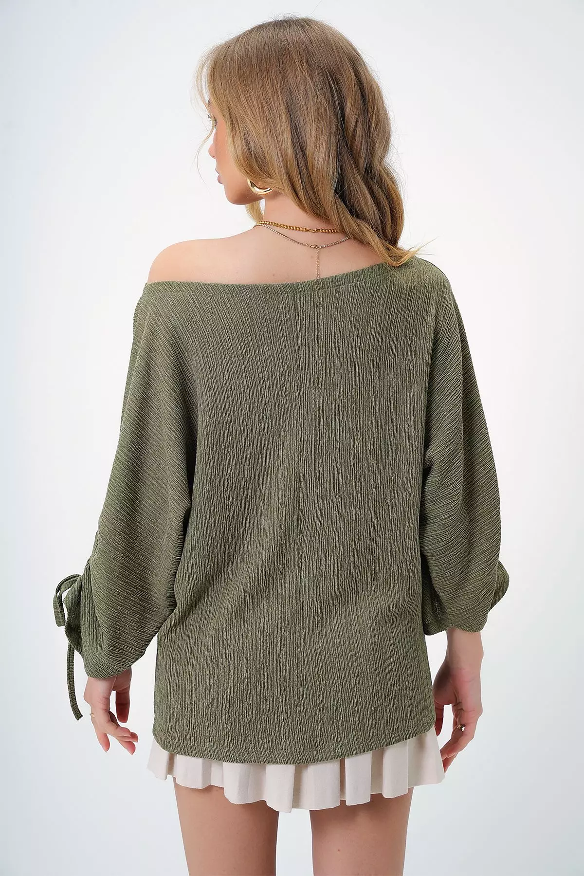 Women's Green Boat Neck Sleeves Gathered And Tied Detailed Knitted Crepe Blouse Alc-X13414
