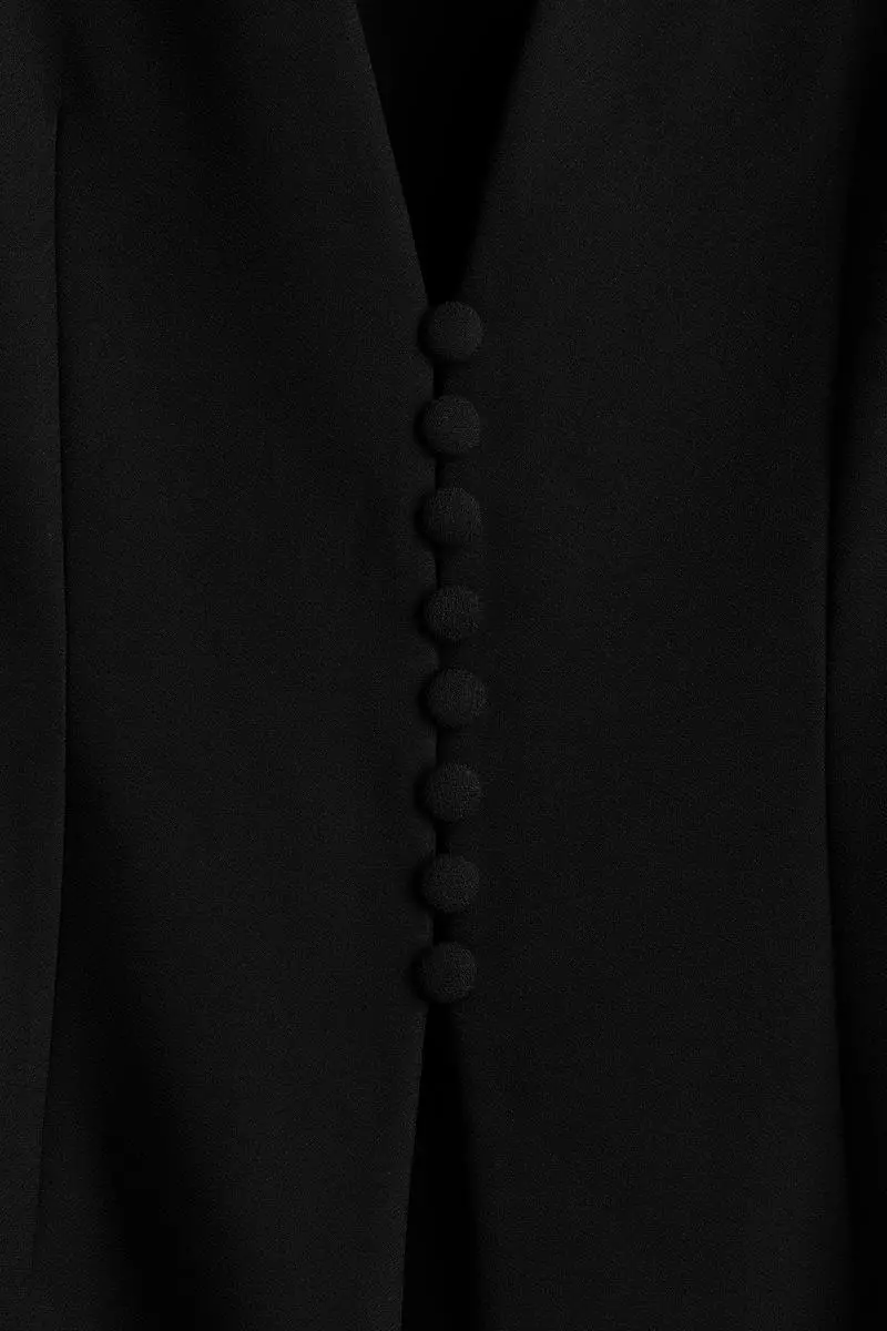 Collarless hourglass blazer