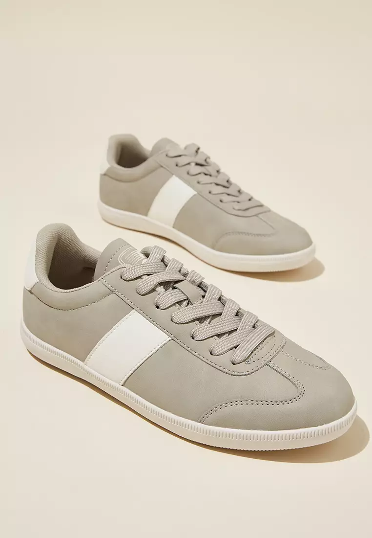 Buy retro top sneakers