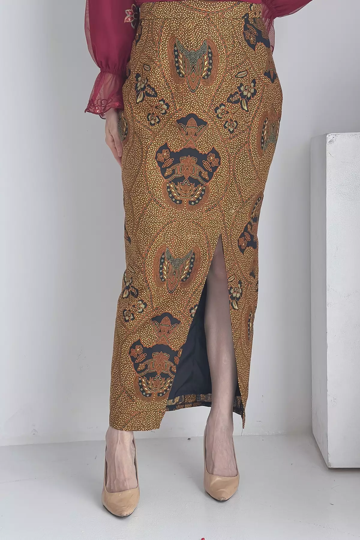 Kesuma Gurdo Slit Skirt Batik Sogan Maxi