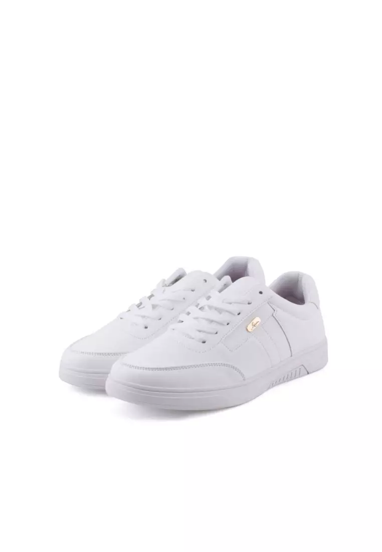 White sneakers for men online new arrivals