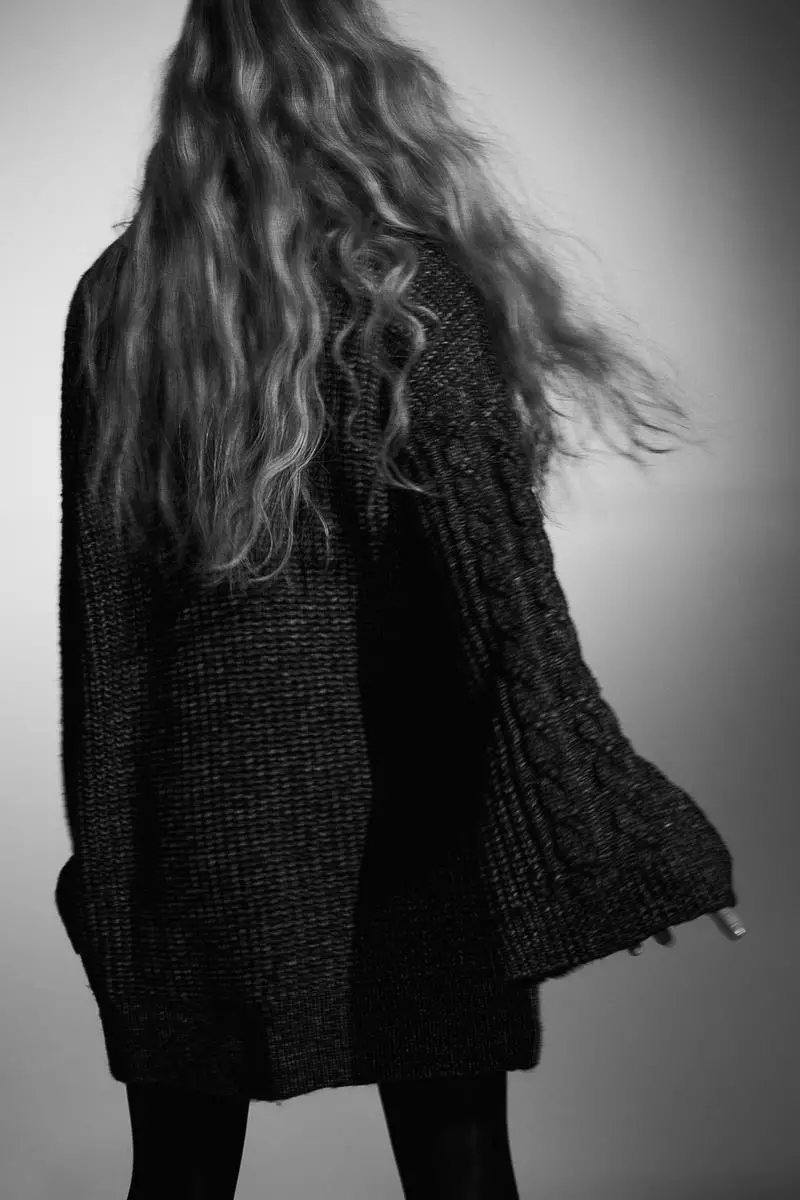 Oversized cable-knit jumper