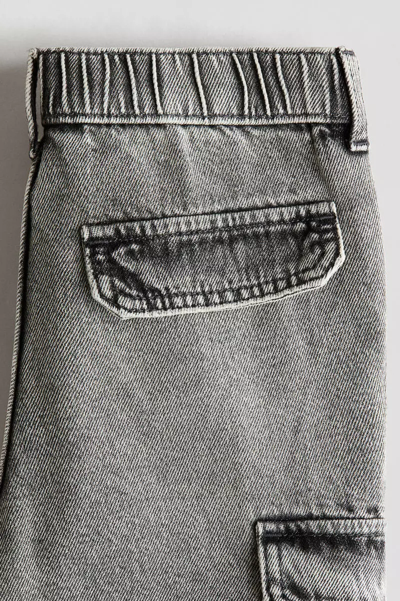 Relaxed Tapered Fit Jeans