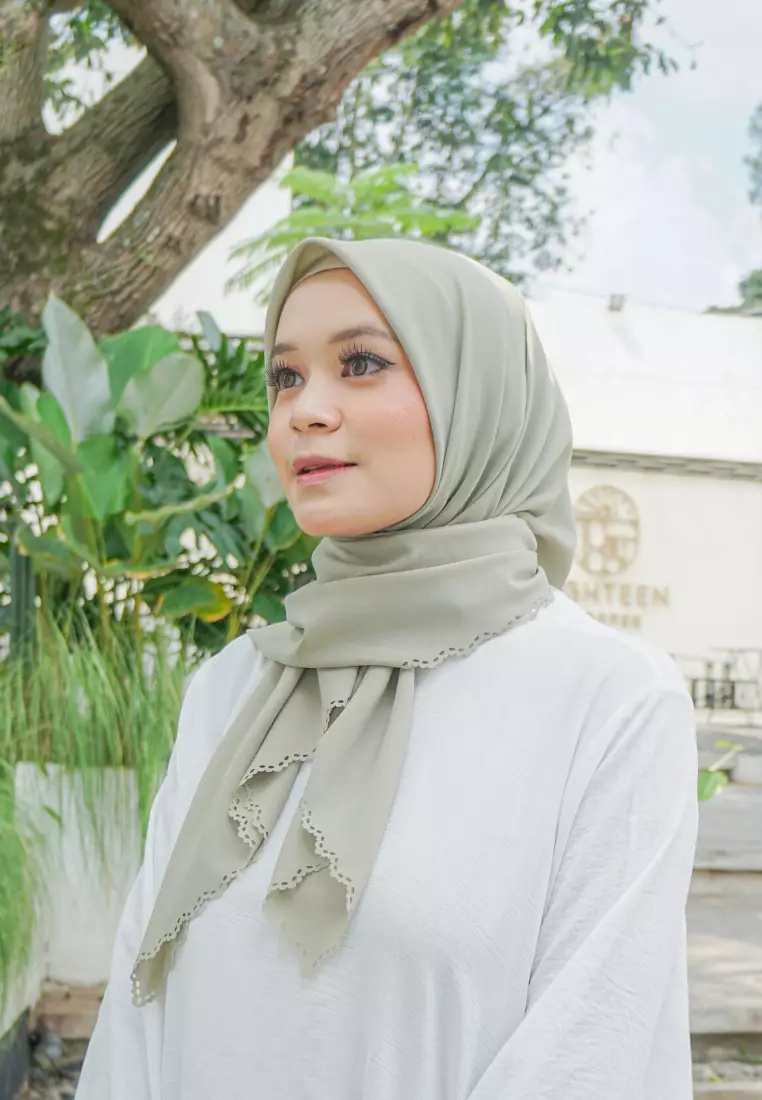 Hijab Segi Empat Lasercut Curly Matcha