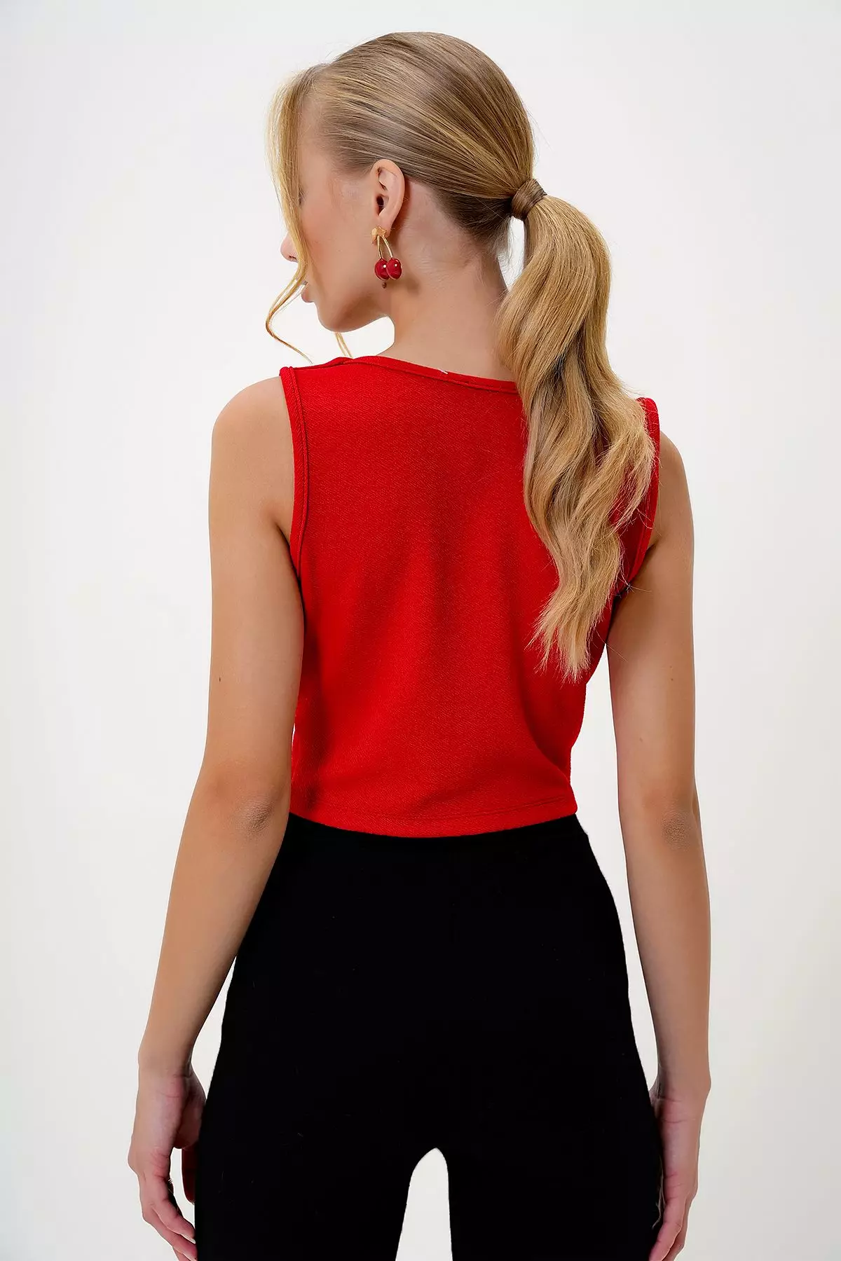 Women's Red Heart Collar Buttoned Crop Vest