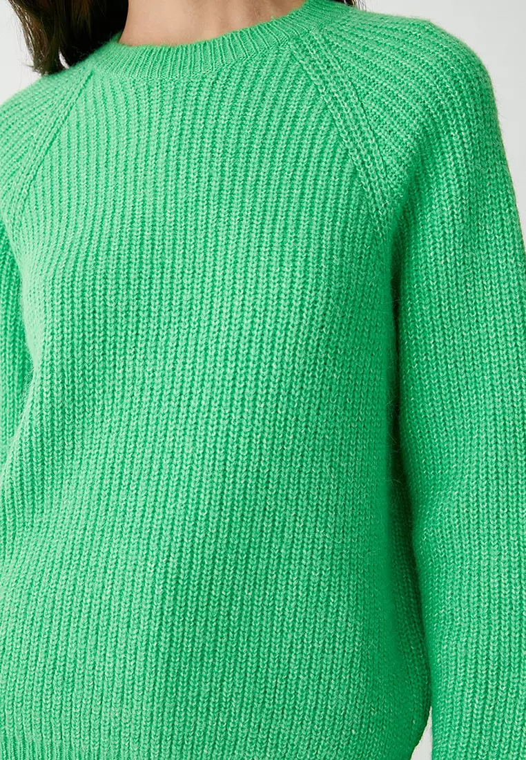 Round Neck Knit Sweater