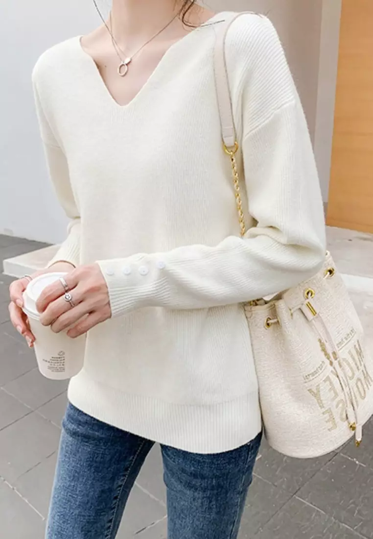 White v neck knit top
