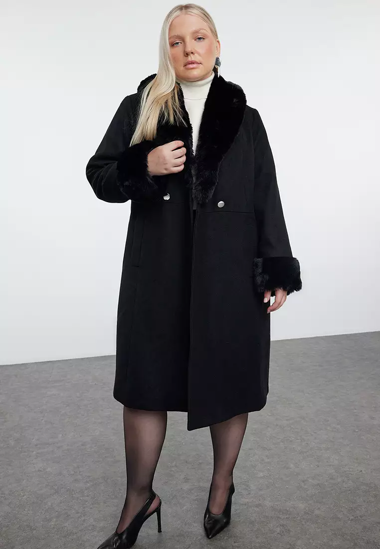 Black Regular Fit Fur Detailed Collar And Sleeve Wool Blend Cashmere Coat Tbbaw25Dd00009