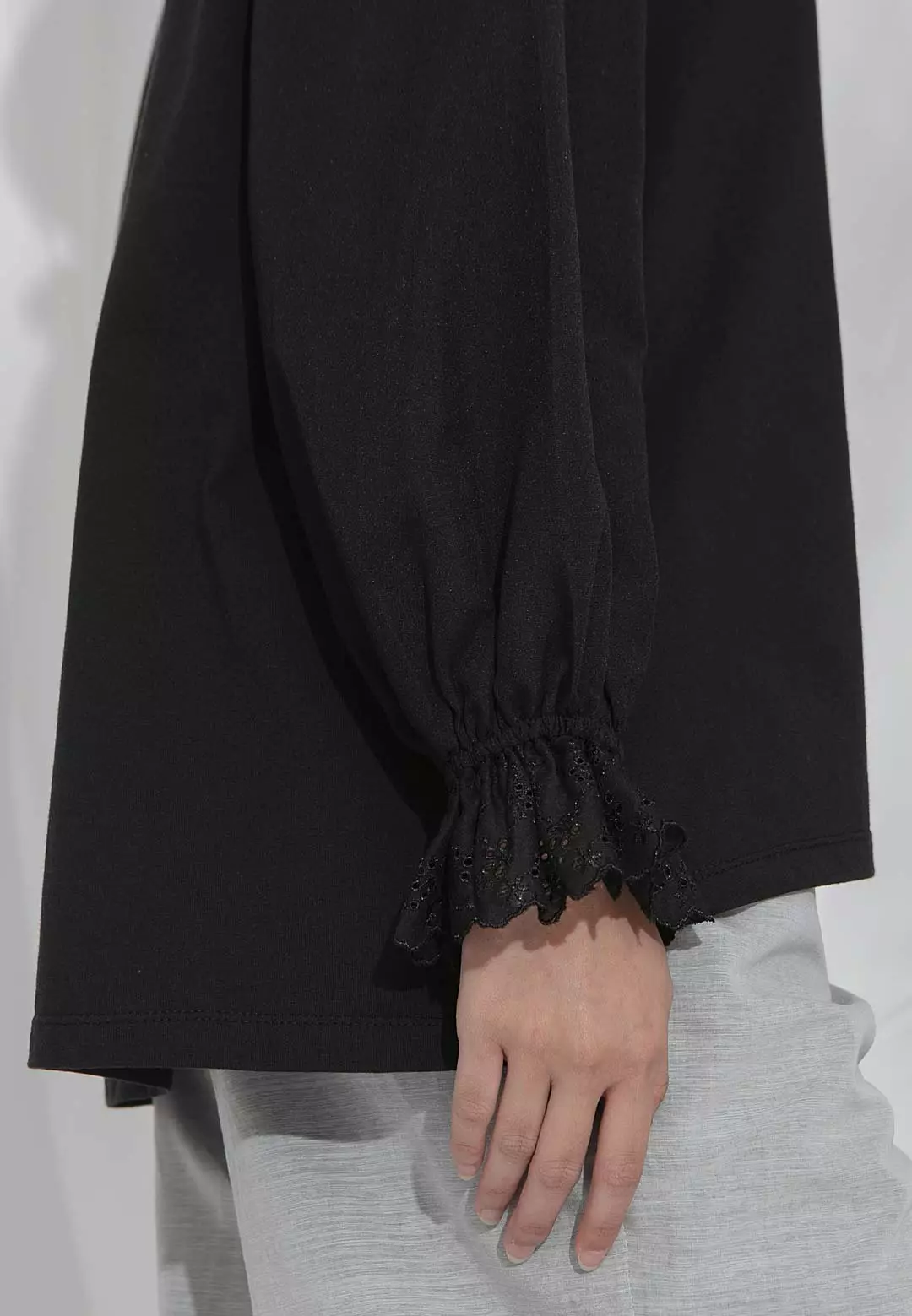 HijabChic Devara Black Top - Kaos Daily Cotton Combed Lembut Lace Lengan
